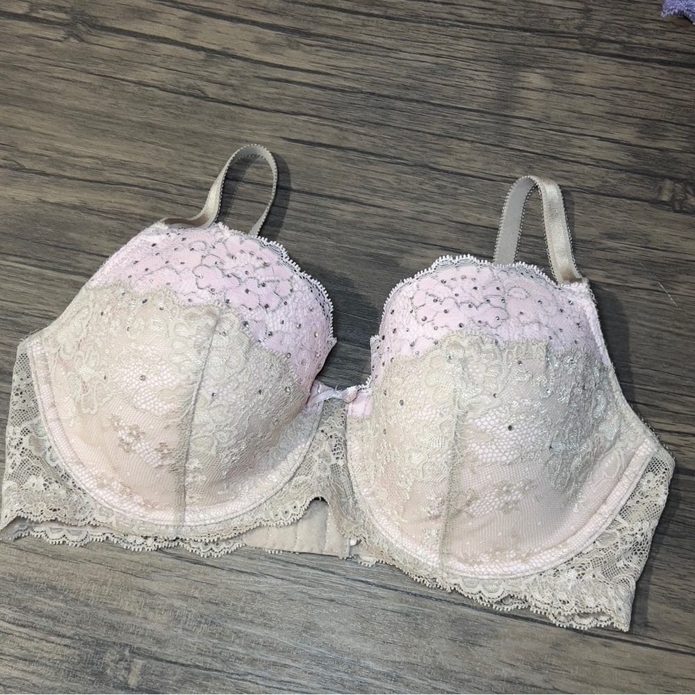 VICTORIAS SECRET 36D Dream Angels Biofit Uplift Demi Bra. Pink Beige Sequin Lace